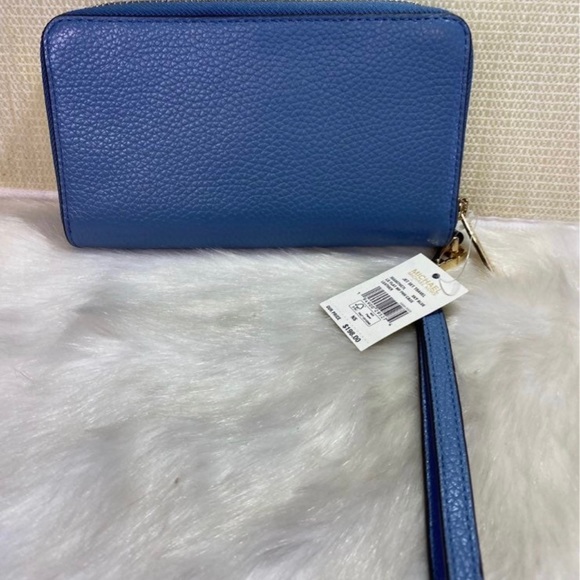 Michael Kors wristlet phone holder and wallet - Picture 4 of 4